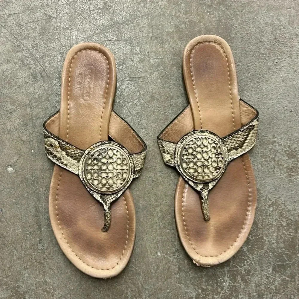 Coach  flip‎ flop